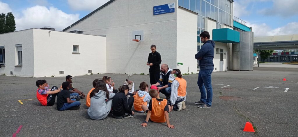 Le médiateur pour le climat scolaire et Play international.