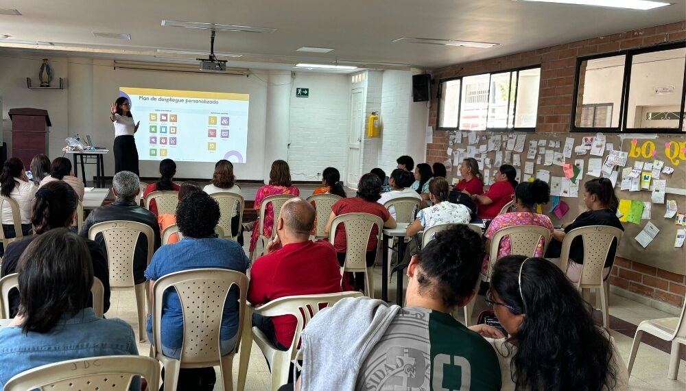 Une classe d'enseignants est formée aux ENT ONE et NEO d'Édifice en Colombie