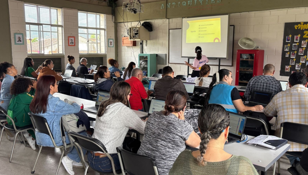 Avec ONE et NEO, Medellín renforce et modernise la communication dans ses écoles