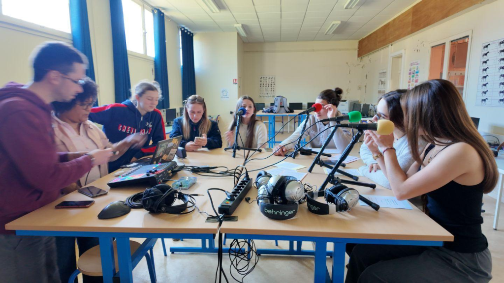 Les podcasts des classes au service de la communication éducative.